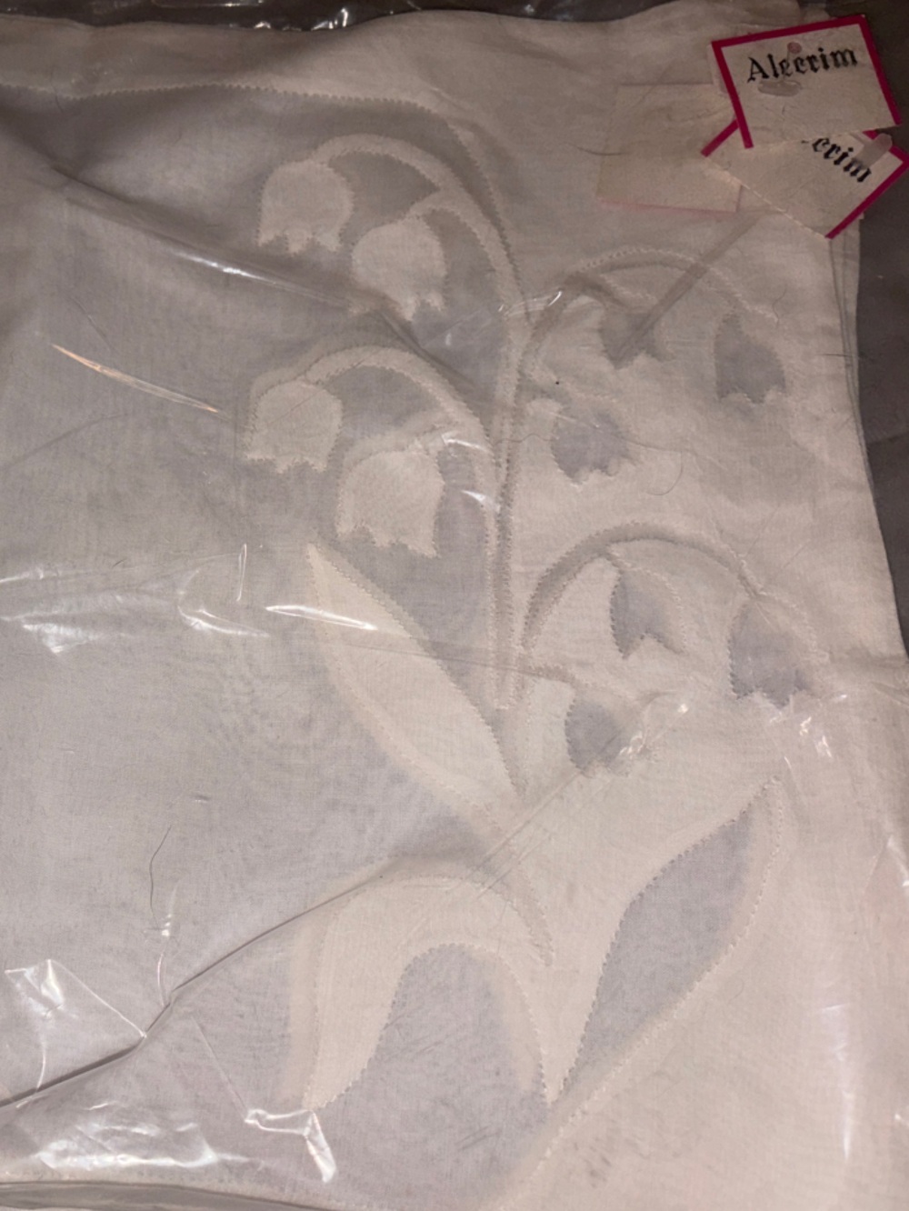 NWT Teresa Alecrim Portugal Floral Embroidered Scalloped Placemats - Set of 4